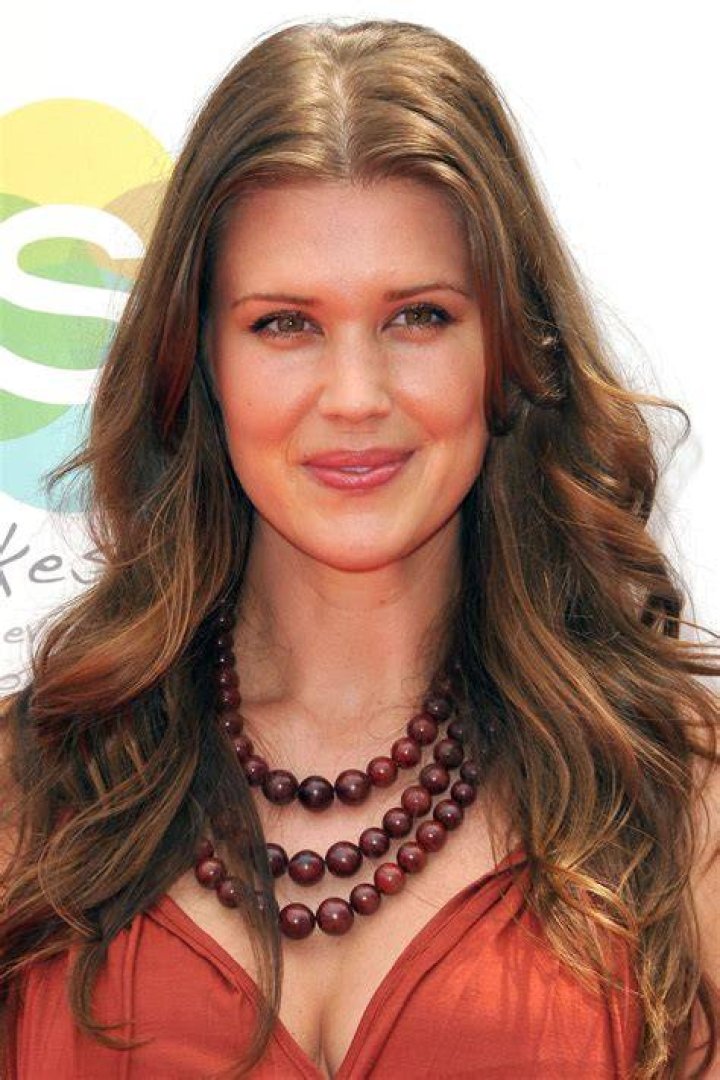 Sarah Lancaster as seen in a picture with her child in April 2016