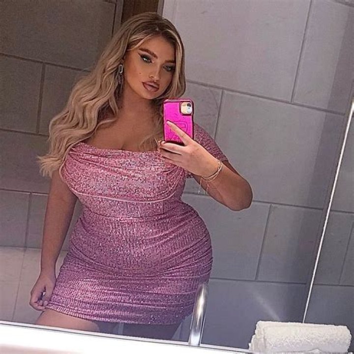Sarina Nowak in an Instagram selfie as seen in July 2017
