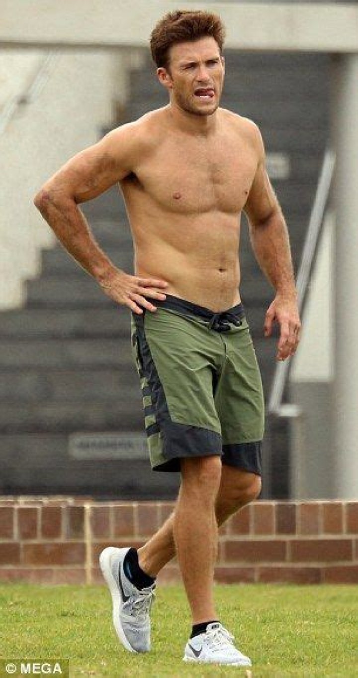 Scott Eastwood shirtless body during a photoshoot in July 2015