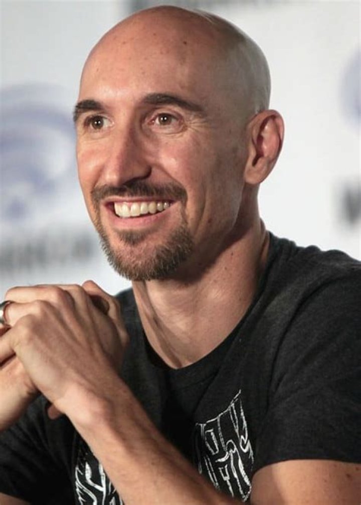 Scott Menville speaking at the 2016 WonderCon