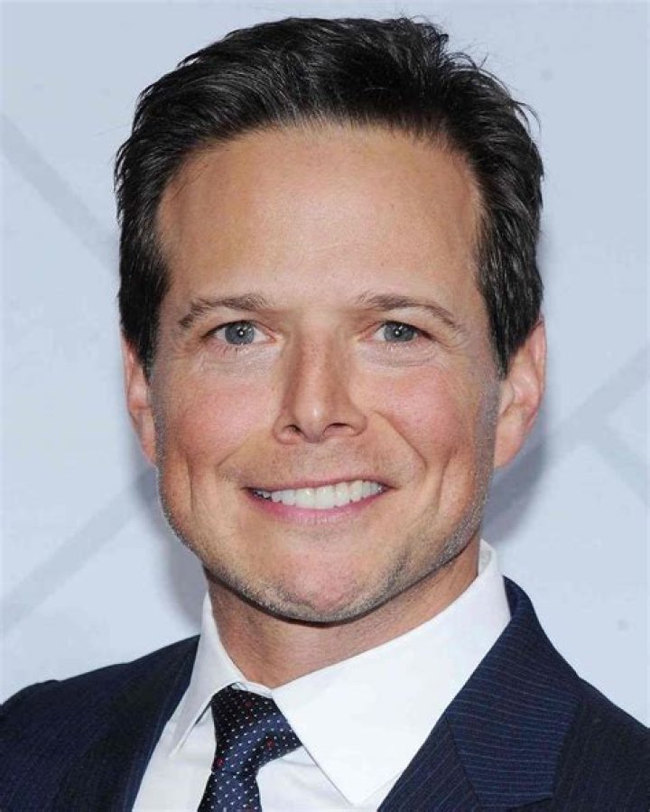 Scott Wolf on the V panel at the 2010 San Diego Comic Con in San Diego, California