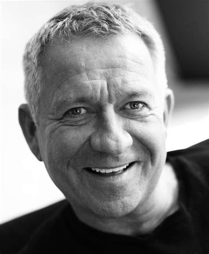 Sean Pertwee along with his wife in 2019
