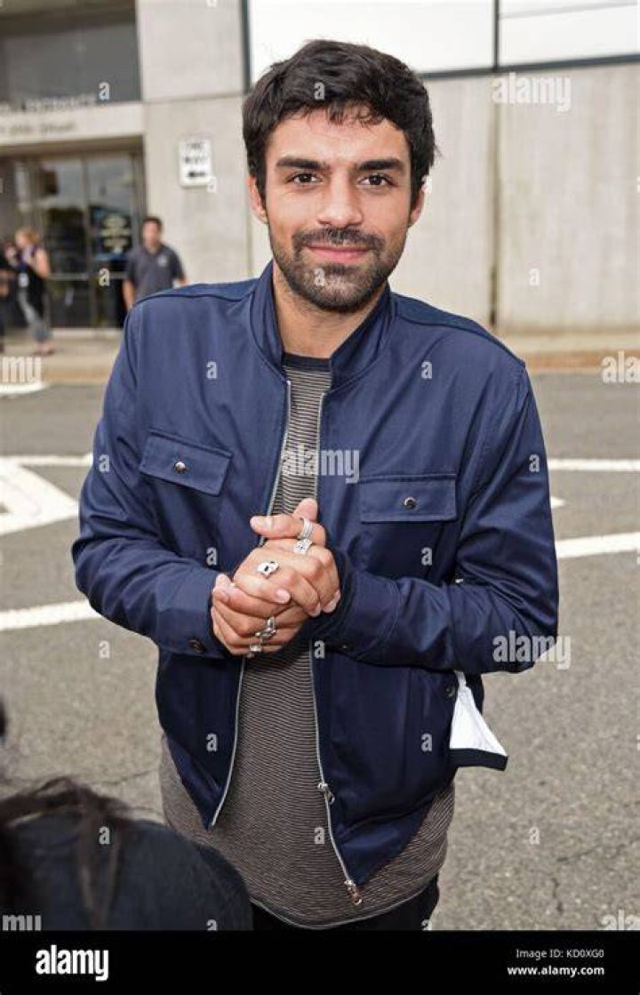 Sean Teale as seen with Phoebe Dynevo in August 2017