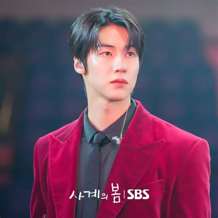 Seo Dong-sung posing for a picture in October 2022