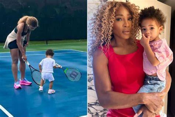 Serena Williams with her Australian Open 2015 trophy