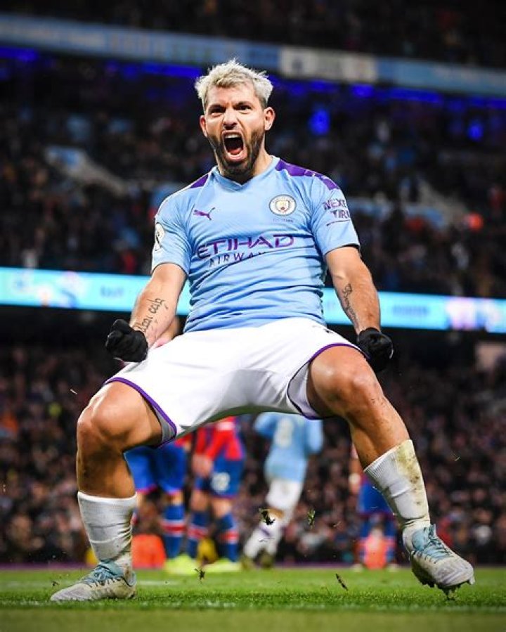 Sergio Agüero shirtless body scoring goal against Bayern Munich Champions League game