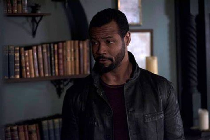 Shadowhunters co-stars Isaiah Mustafa, Dominic Sherwood, Alberto Rosende, and Katherine McNamara