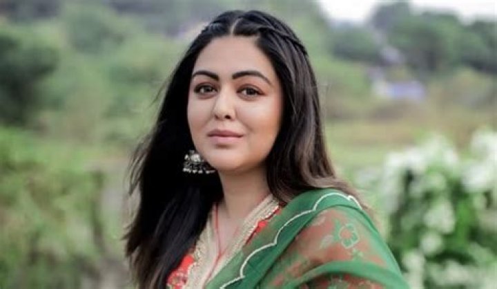 Shafaq Naaz posing for the camera in October 2020