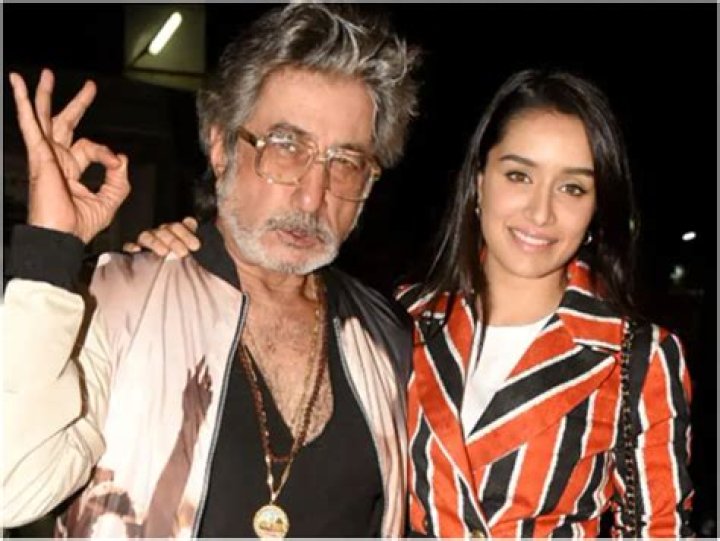 Shakti Kapoor and his daughter Shraddha Kapoor celebrate the anniversary of Padmini Kolhapure in November 2013