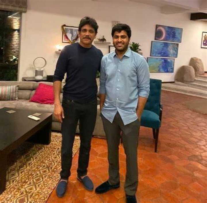 Sharwanand (Right) posing for a picture with Nagarjuna