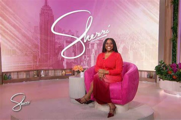 Sherri Shepherd in a mirror selfie in December 2018