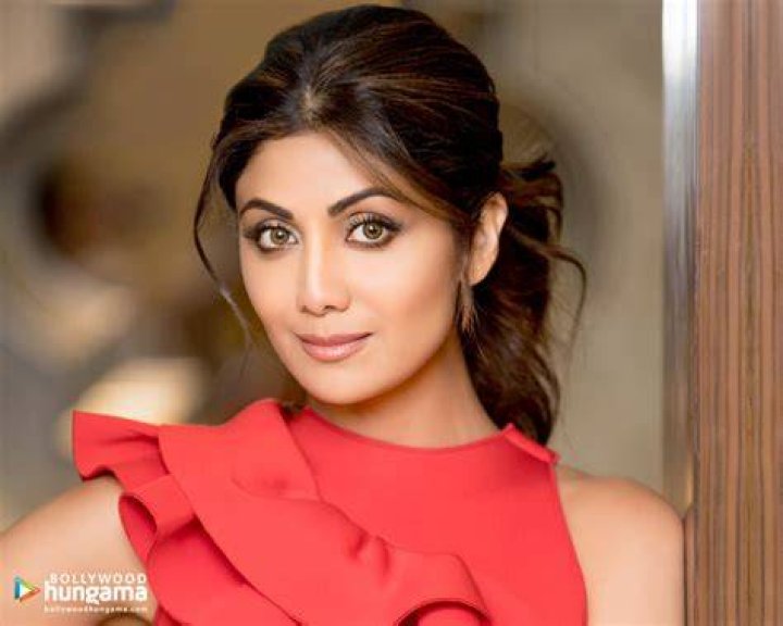Shilpa Shetty on the set of Indian Idol in 2017