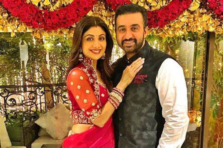 Shilpa Shetty with hubby Raj Kundra at Anmol Jewellers' 25th anniversary bash at Grand Hyatt, Mumbai