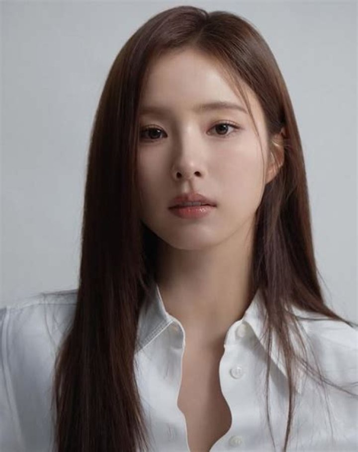 Shin Se-kyung as seen while smiling during an event in March 2015