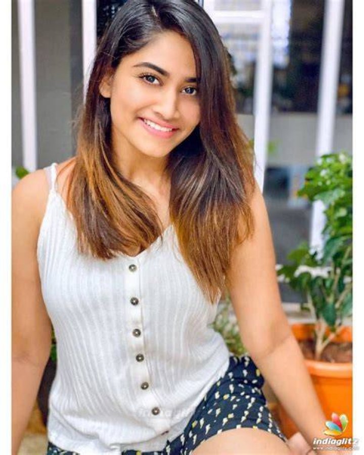 Shivani Narayanan as seen at Kasimedu Fishing Harbour in Chennai, Tamil Nadu in August 2021