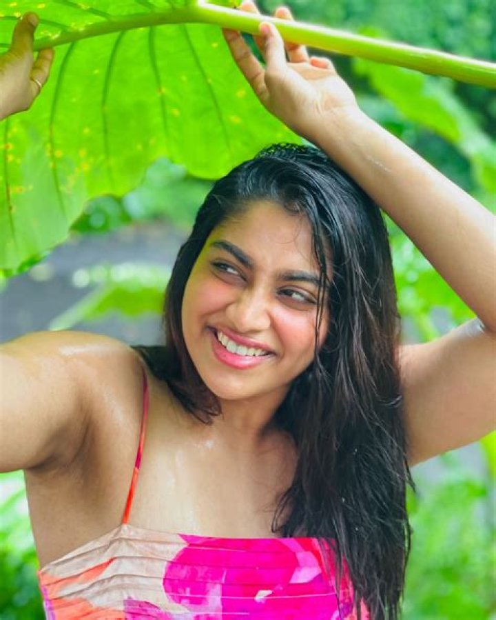 Shivani Narayanan posing for a picture with her mother while enjoying a sunset