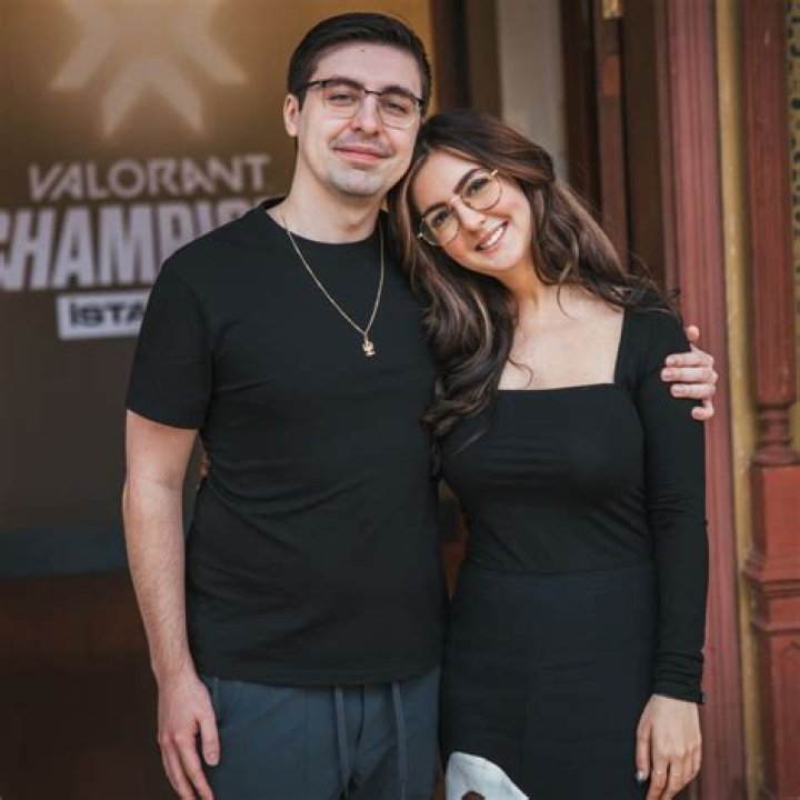Shroud and his girlfriend Bnans in a picture that was taken in December 2019