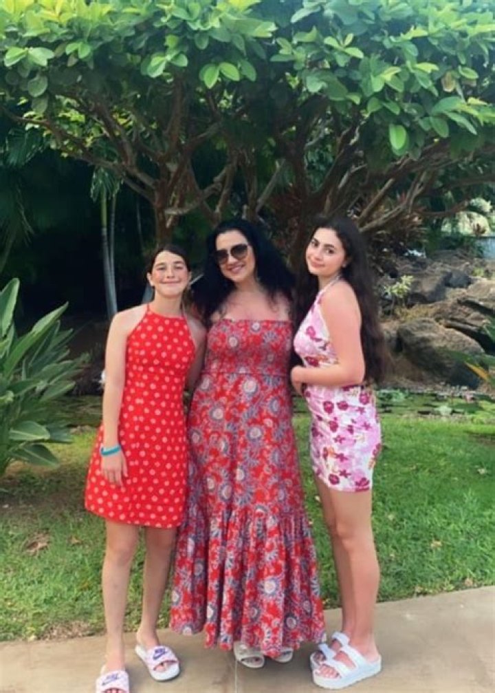 Sima Hesri as seen in a picture that was taken with her sister Serene Hesri in February 2021