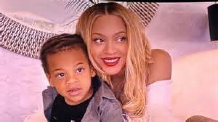 Sir Carter seen with his mother in an Instagram picture from 2019