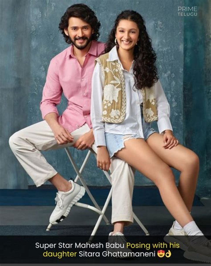 Sitara Ghattamaneni posing for the camera alongside her mother in November 2020