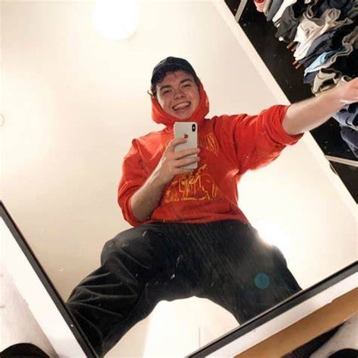 SMii7Y in an Instagram selfie as seen in February 2020