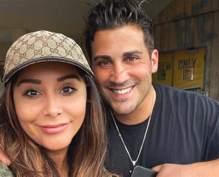 Snooki with Jionni LaValle and baby