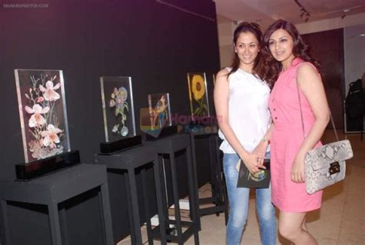 Sonali Bendre at Gallery Art & Soul in May 2012