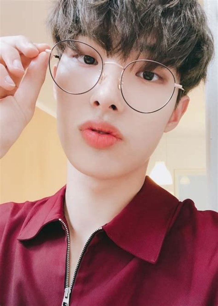 Song Min-gi as seen while taking a selfie in February 2019