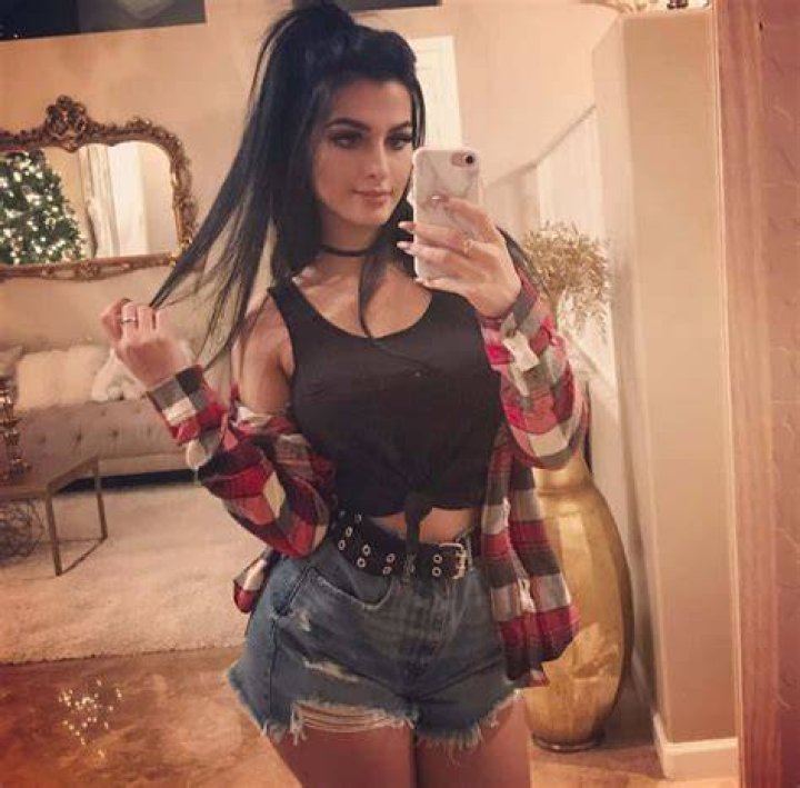 SSSniperWolf in a selfie in September 2017