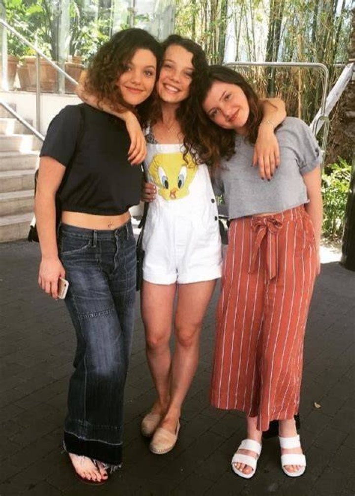 Stefania LaVie Owen (Right) as seen in a selfie with actress AnnaSophia Robb in January 2017