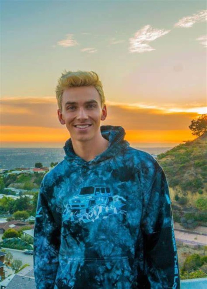 Stephen Sharer in an Instagram selfie from February 2020