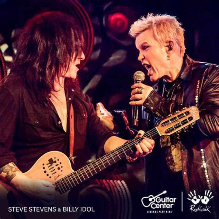 Steve Stevens (Left) and Billy Idol performing at Sam's Town Casino in Tunica, Mississippi in 2003