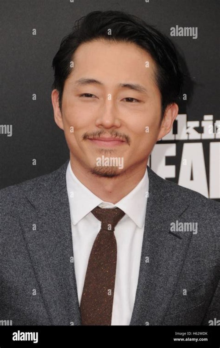 Steven Yeun at the 2016 American Music Awards