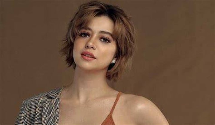 Sue Ramirez as seen while clicking a mirror selfie in August 2022