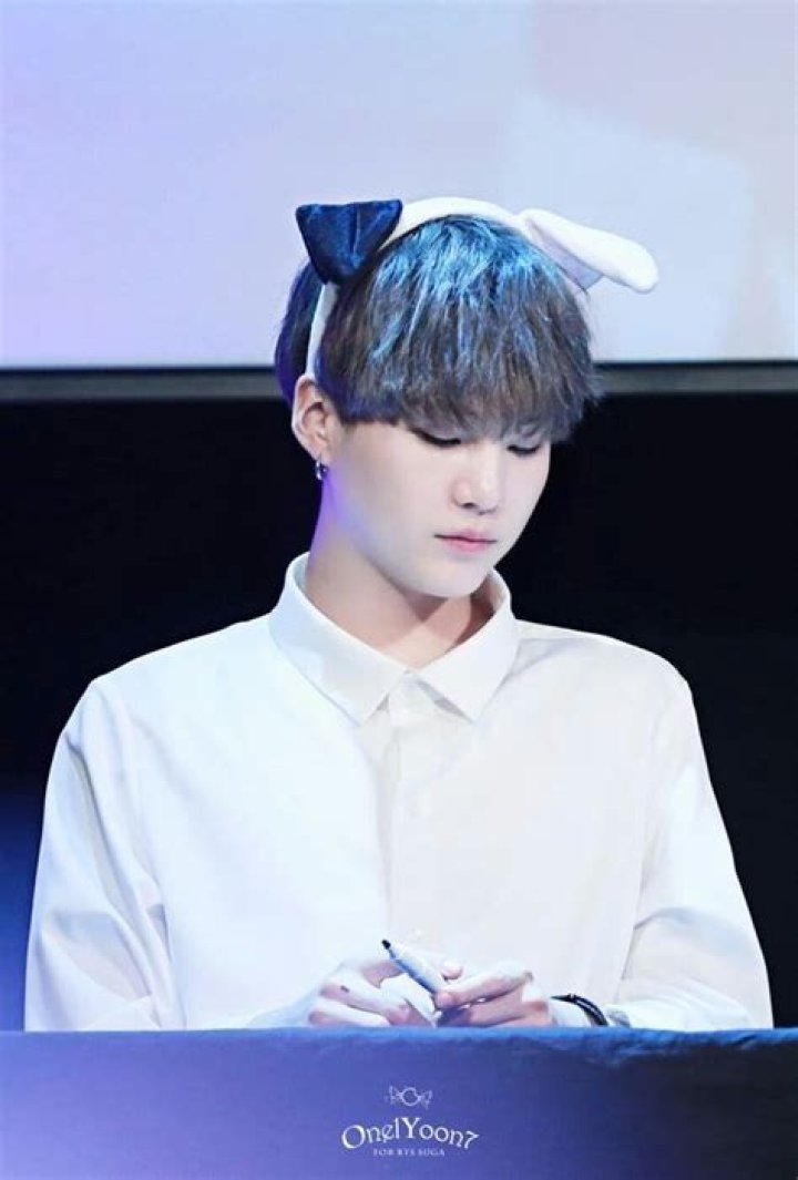 Suga at a fanmeet in Cheongnyangni in 2013