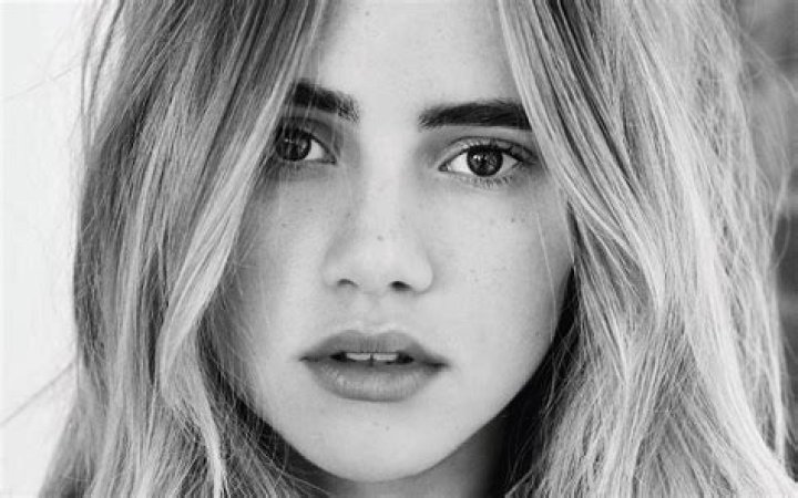 Suki Waterhouse English model