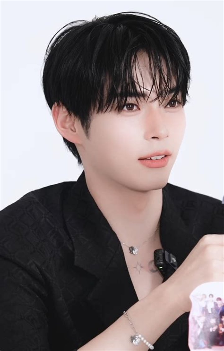 Sung Han-bin in an Instagram post in December 2022