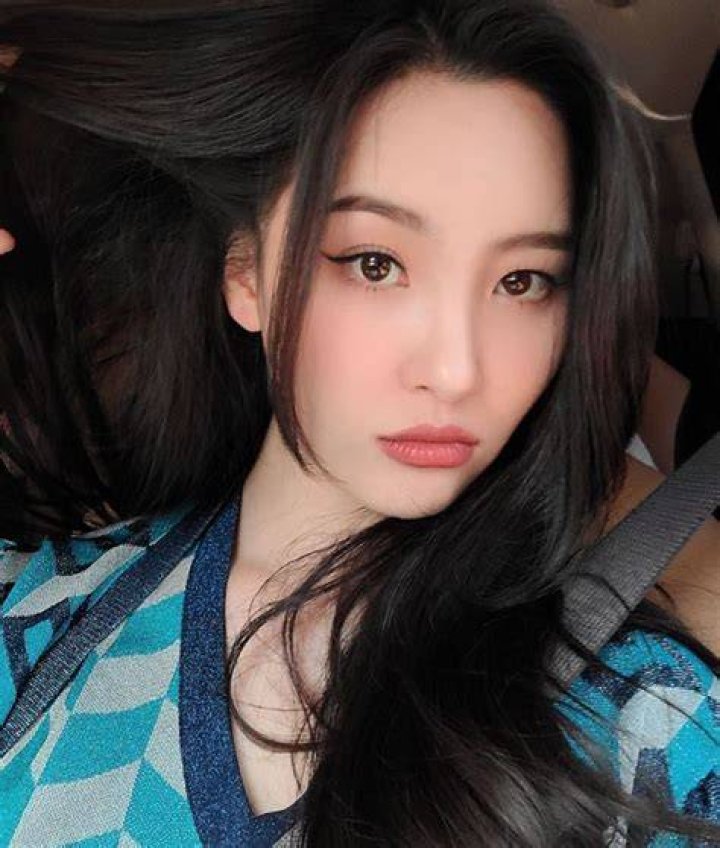 Sunmi in an Instagram selfie as seen in August 2018