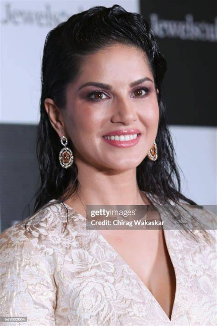 Sunny Leone Brand Ambassador Chaze Mobile