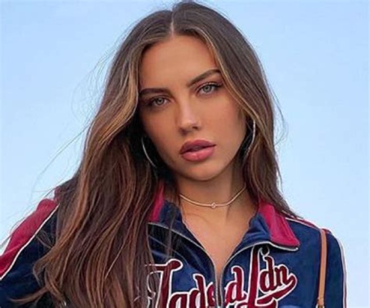 Sydney Carlson in an Instagram selfie in December 2017