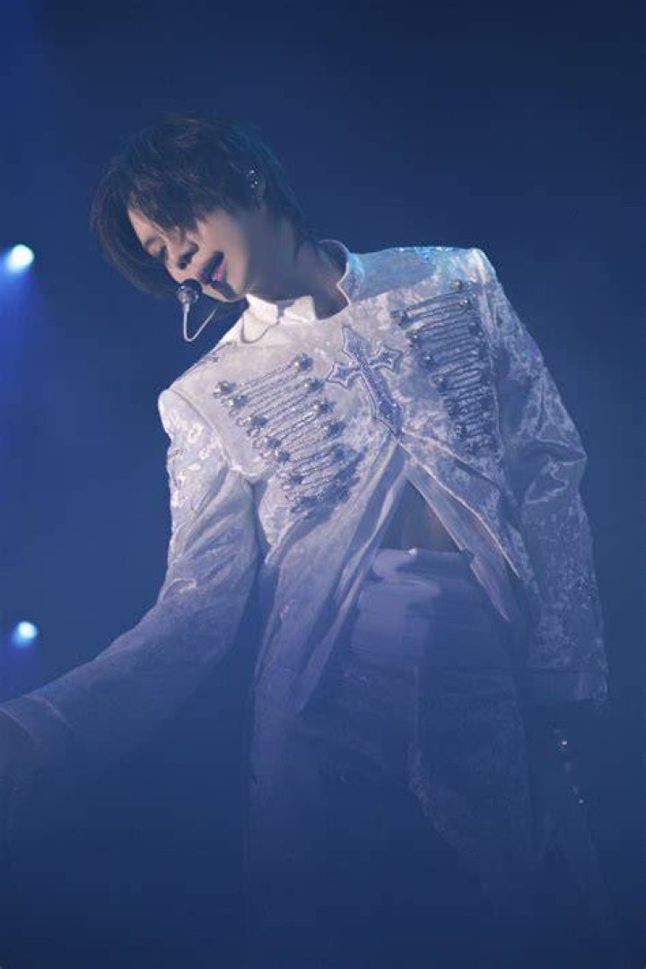 Taemin performing at the Golden Disk Awards on January 15, 2015