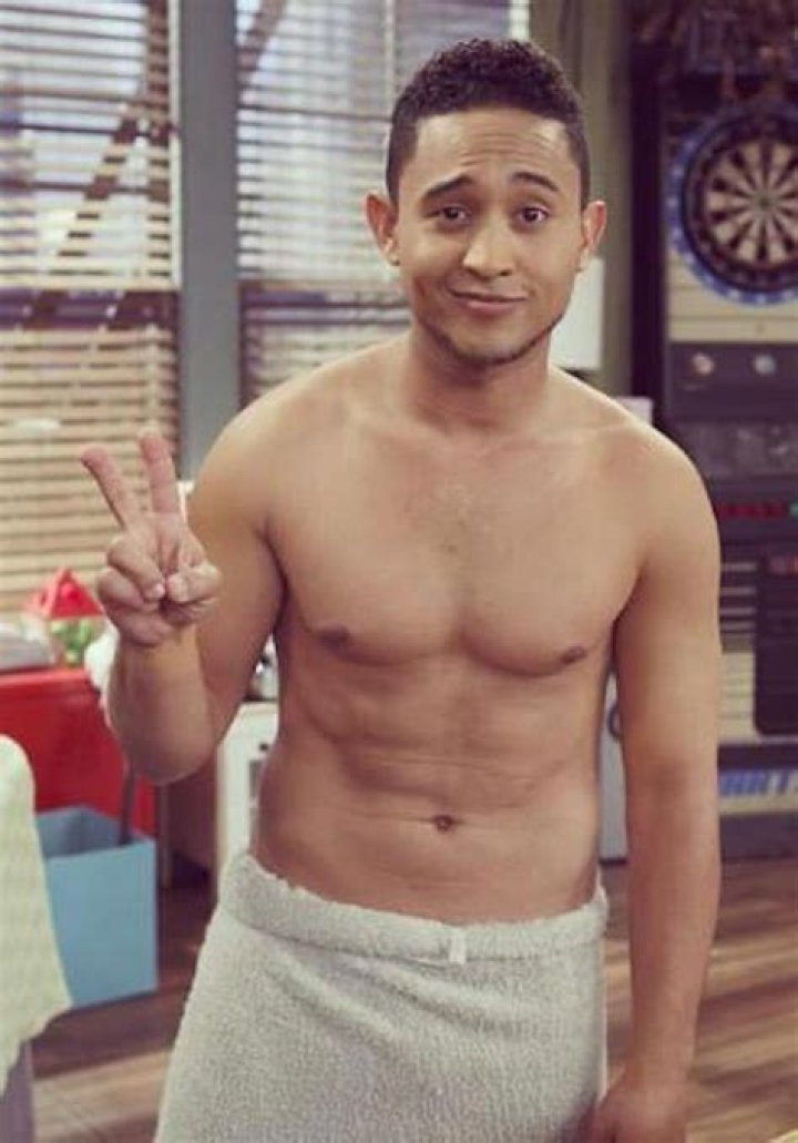 Tahj Mowry shirtless body