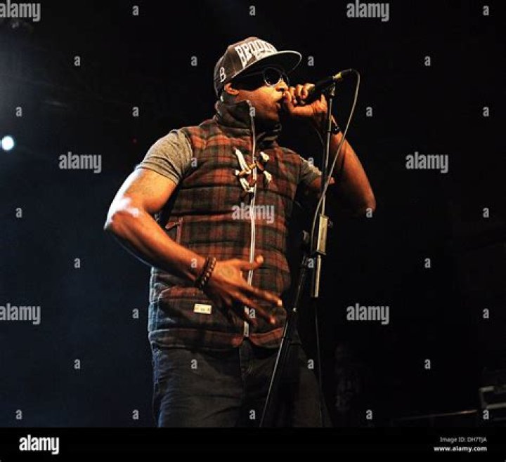 Talib Kweli performing in Brooklyn in 2008