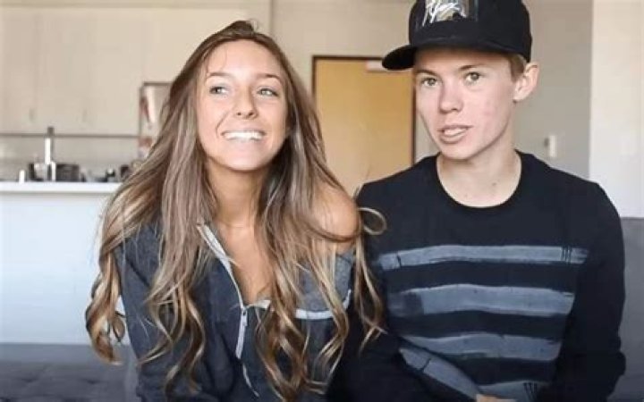 Tanner Fox and Taylor Alesia in a selfie in April 2017