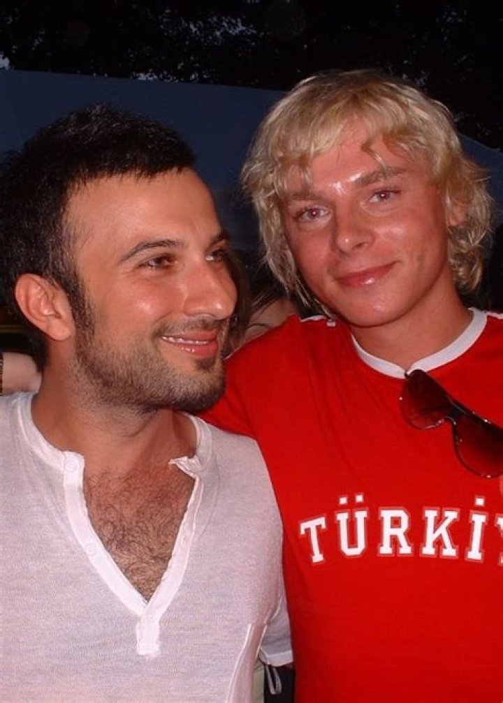 Tarkan (Left) as seen in a picture alongside Steiner Krist&oacute;f
