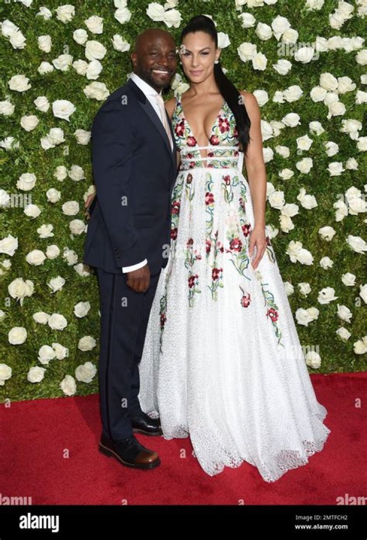 Taye Diggs and Amanza Smith Brown at the 2015 Elton John AIDS Foundation's Oscar Viewing Party