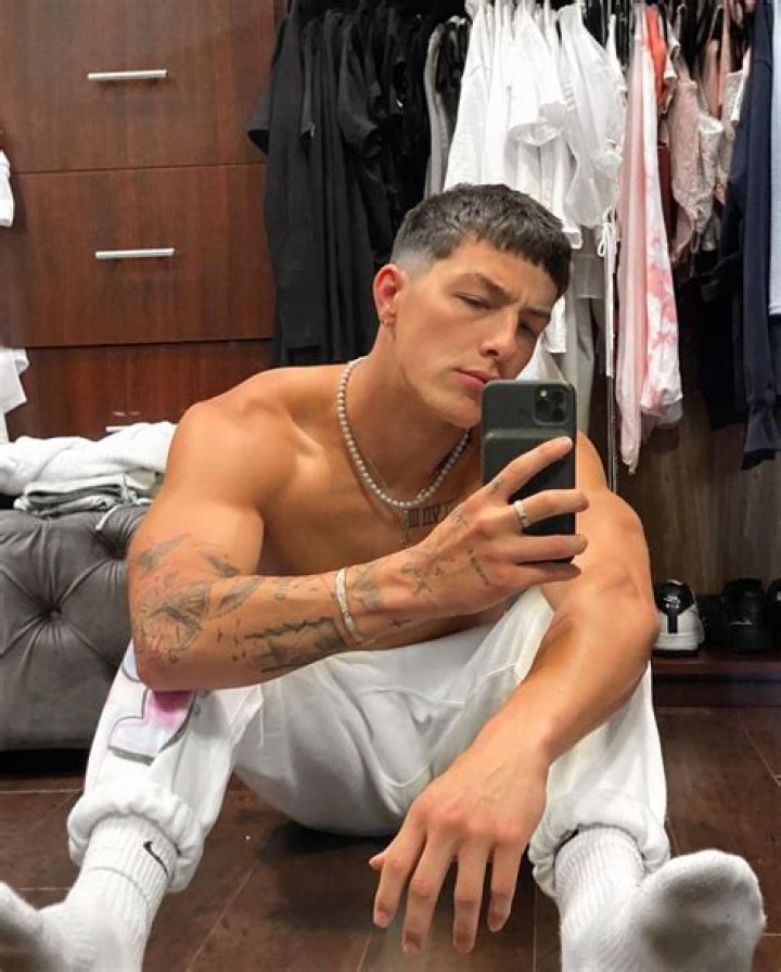 Tayler Holder in a mirror selfie in July 2018