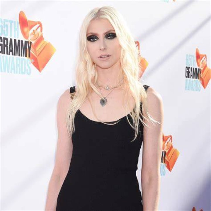 taylor-momsen-workout Taylor Momsen Workout Routine and Diet Plan