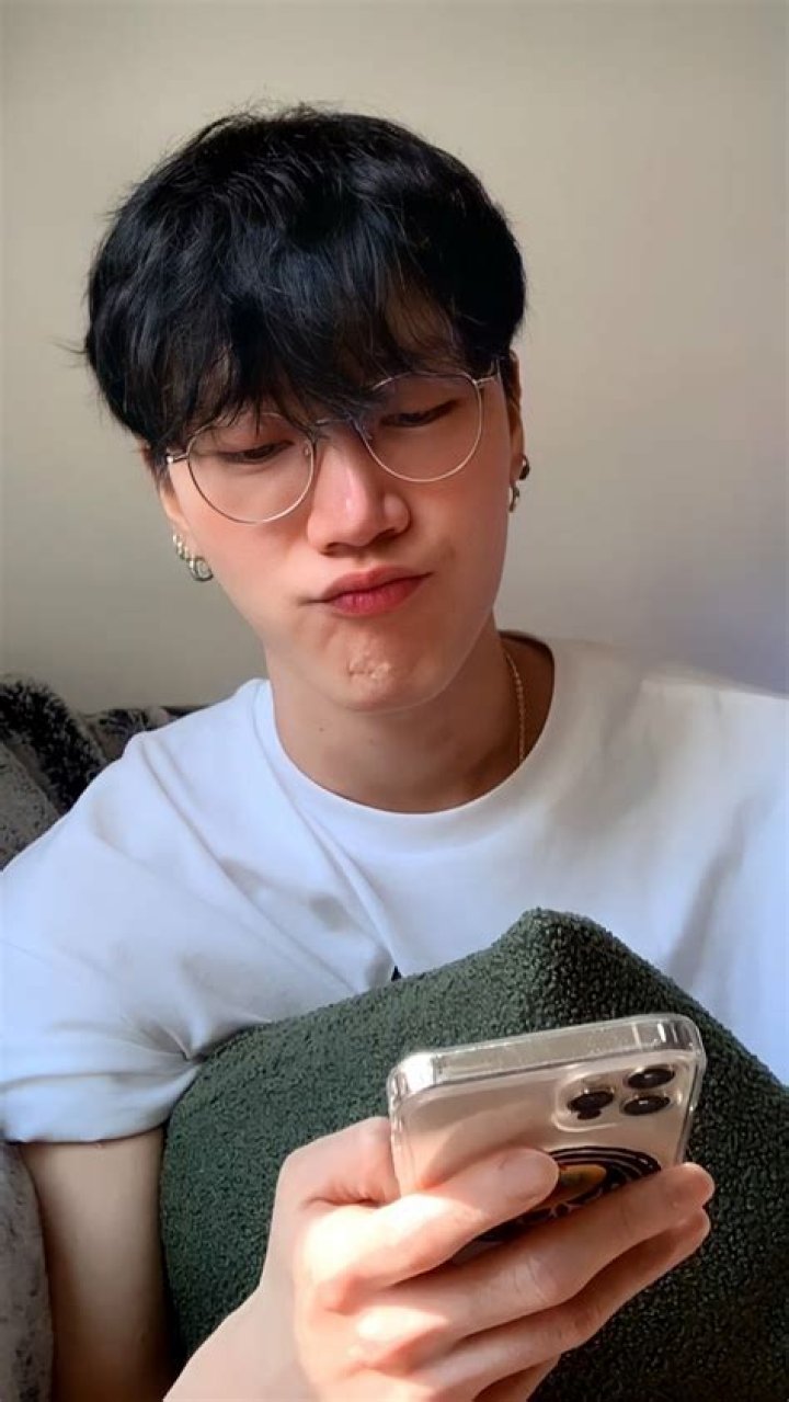 Ten in an Instagram selfie as seen in February 2017