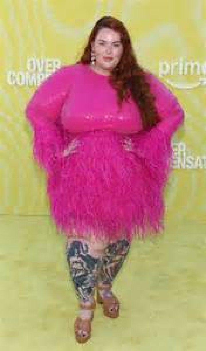 Tess Holliday in a paid partnership with Fabletics in July 2020